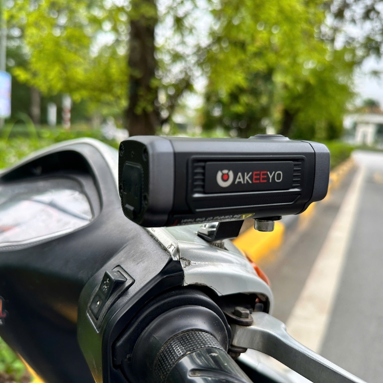 Akeeyo cung luong pin 1800 mah